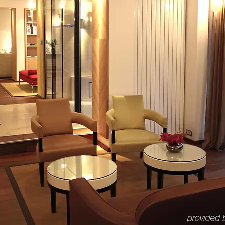 Le Colisée 3* Parigi