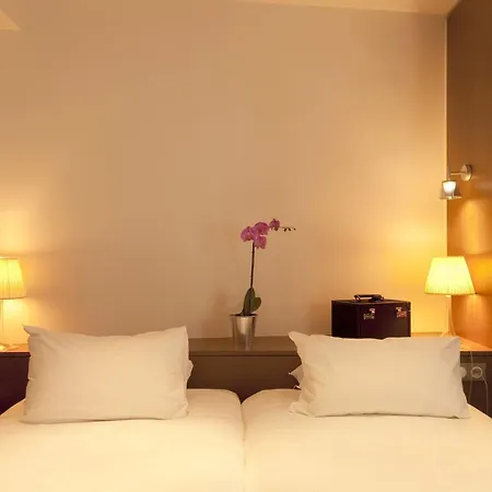 Le Colisée 3* Parigi