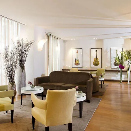 Hotel Le Colisée Parigi